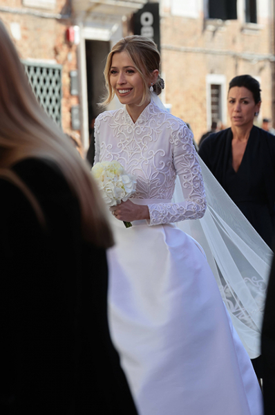 There are new photos from the wedding of the son of billionaire Bernard Arnault: the image of the bride and other details