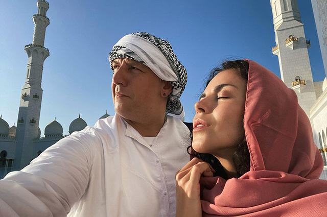 Mosque visit and beach notes: Nastya Kamenskikh and Potap rest in Abu Dhabi